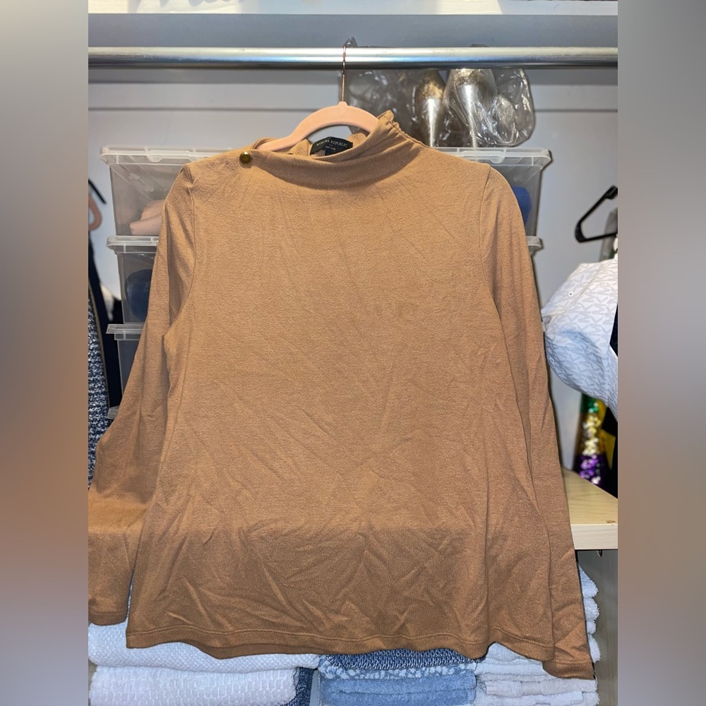 Banana Republic camel colored long sleeve knit shirt